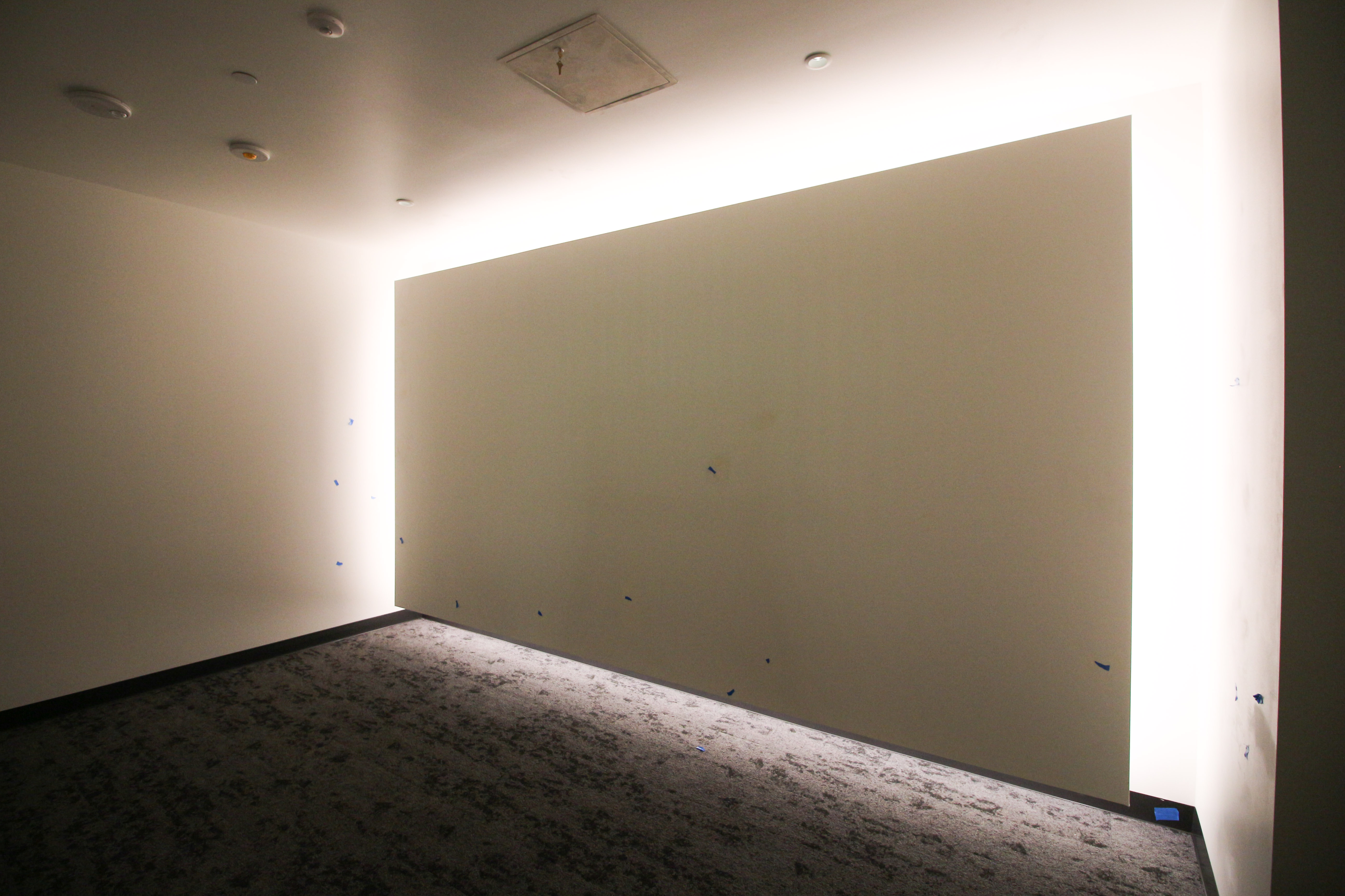 "Reflection room" with white light emitting from behind a wall