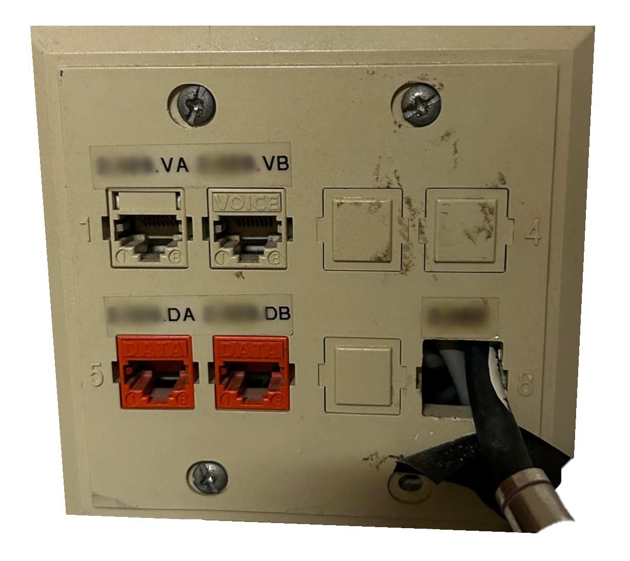 Ethernet port with 4 jacks, two uncolored, two orange labeled VA, VB, DA, DB